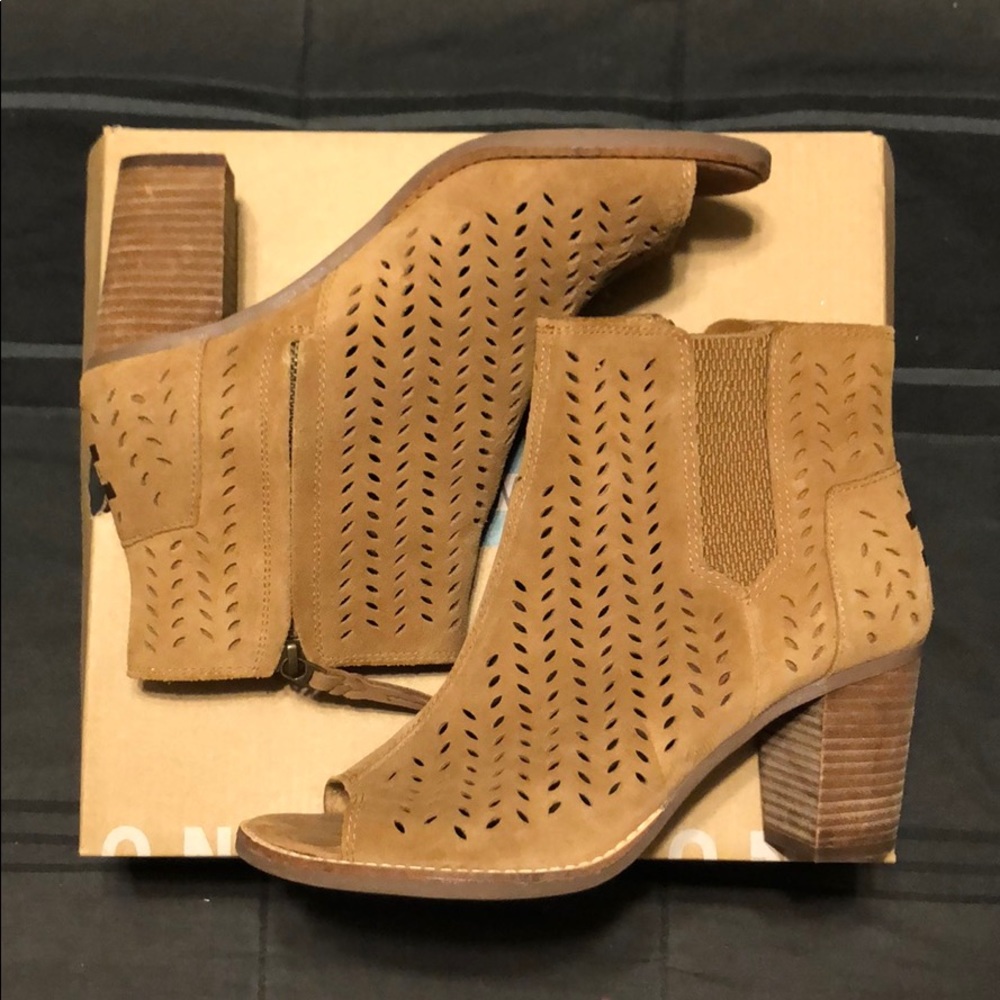 TOMS women’s booties